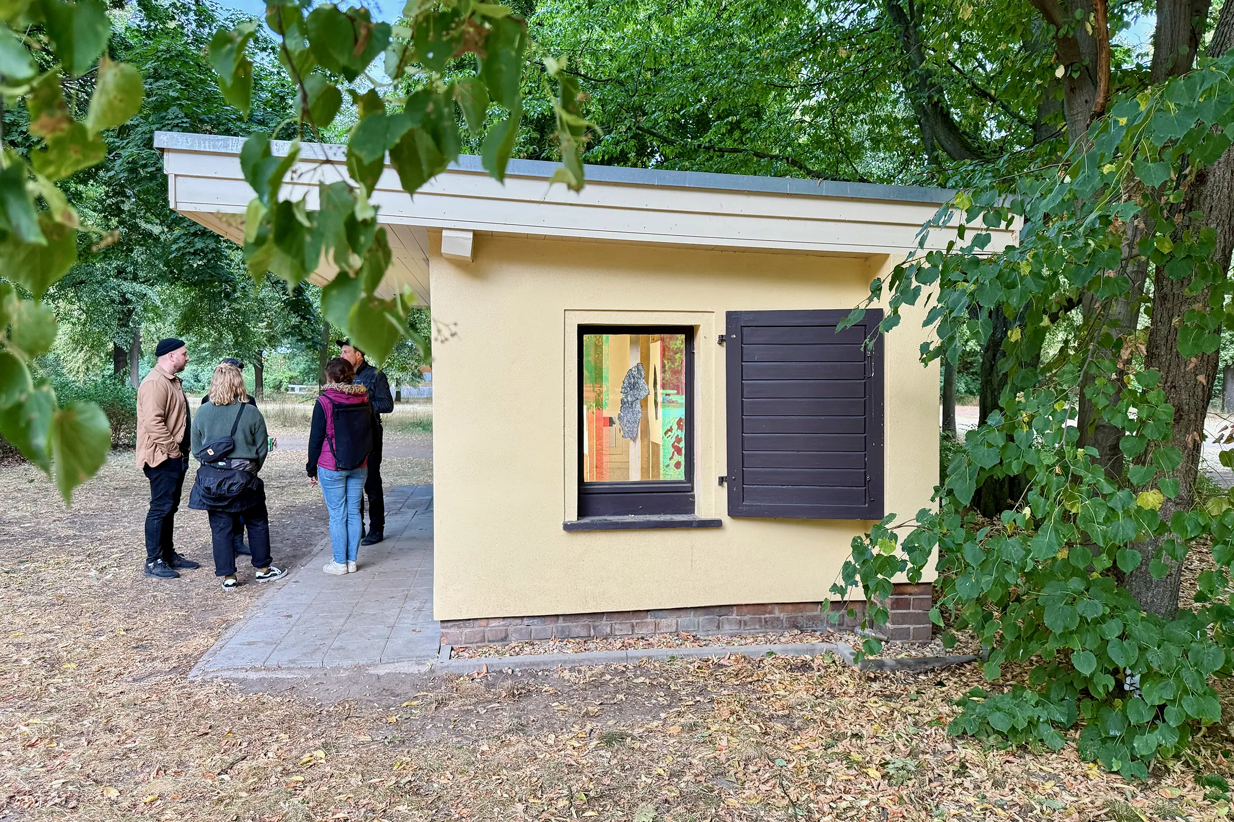 Side view of the hut; guests stand in front and view the installation from outside.