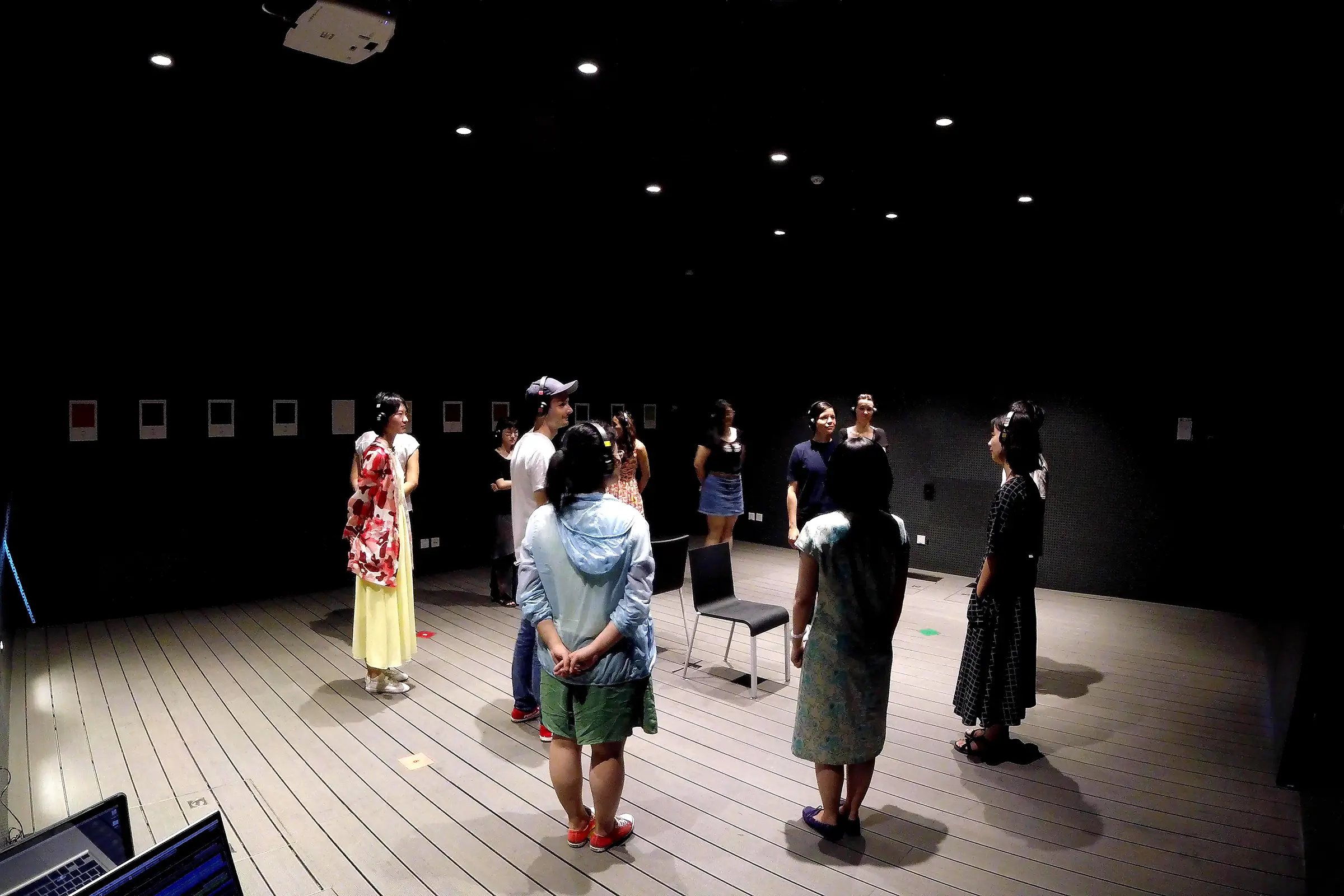 Activation of the audio installation: participants in a circle.